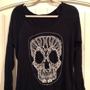 FreeKisses. XL. Skull Long Sleeve Shirt.